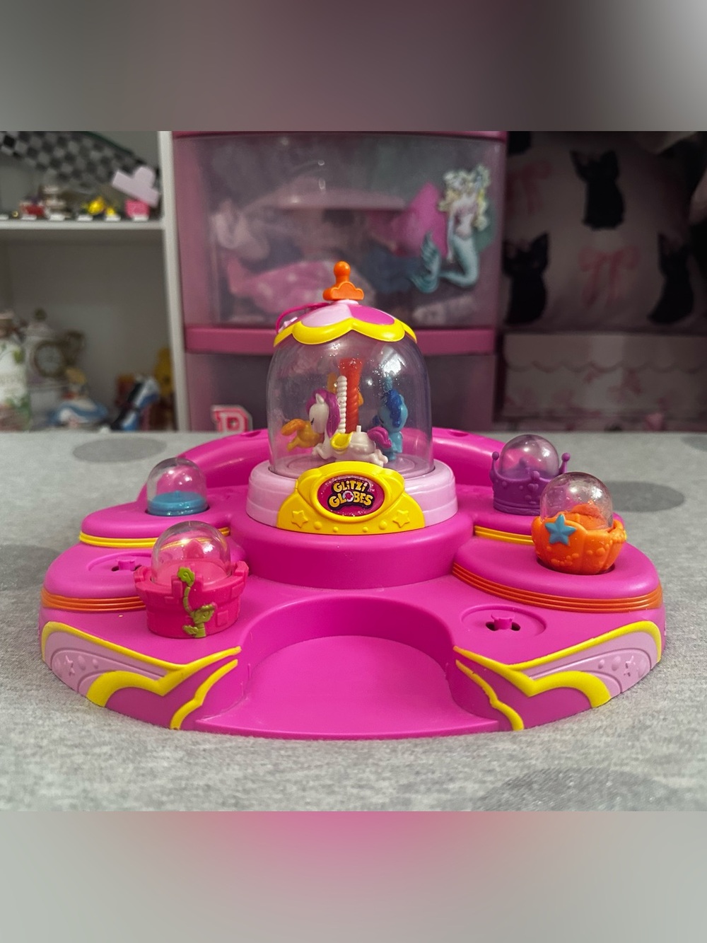 Glitzi Globes Showcase Carousel